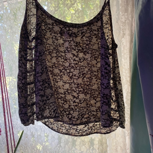 Clothes - Picture 8 of 12